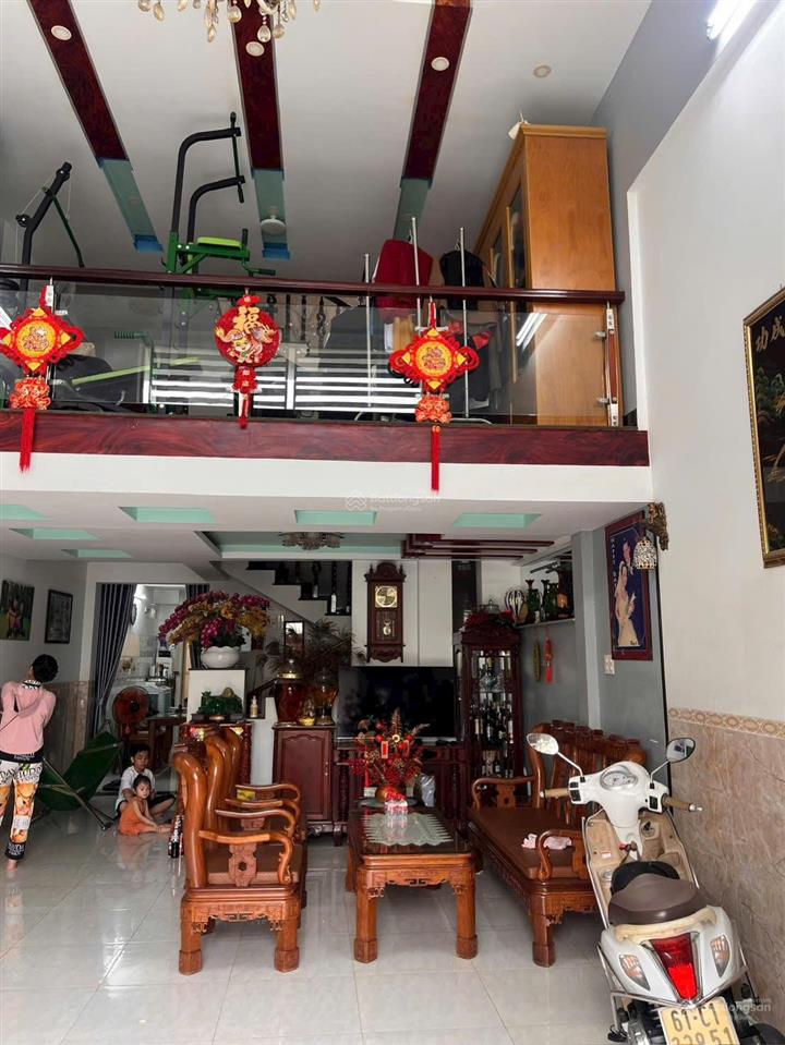 Ngộp giảm 800tr cần bán gấp bán nhà 1 trệt 2 lầu  khu tái định cư phú lợi  đã hoàn công đầy đủ