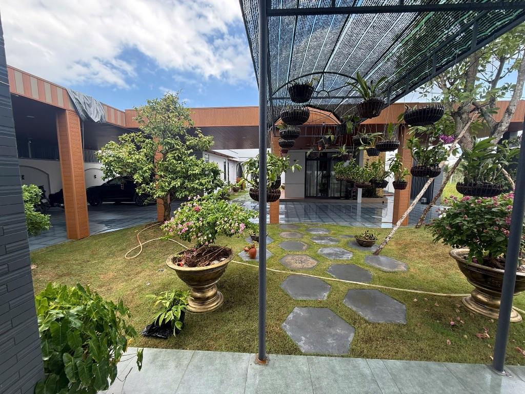 Bán nhà sân vườn 905m2 mặt tiền đường xe 16 chỗ gần chợ Hữu Định