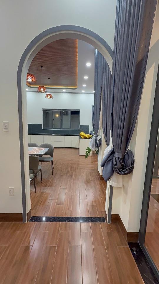 Bán nhà sân vườn 905m2 mặt tiền đường xe 16 chỗ gần chợ Hữu Định