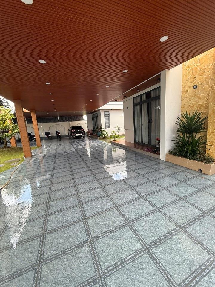 Bán nhà sân vườn 905m2 mặt tiền đường xe 16 chỗ gần chợ Hữu Định