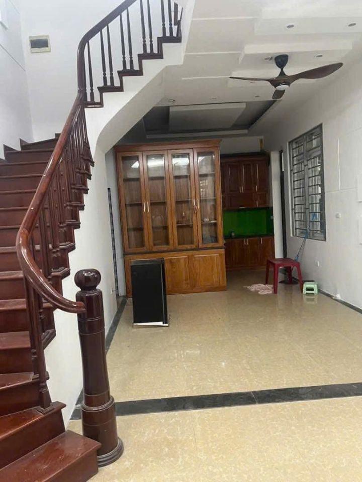 Cho thuê nhà Ô TÔ, THANG MÁY ngõ 107 Trần Duy Hưng, Cầu Giấy 65M x 5T giá 40 triệu 