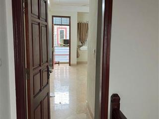Cho thuê nhà ngõ 678 đường Láng quận Đống Đa 40M X 3T giá 11tr 20M RA Ô TÔ 