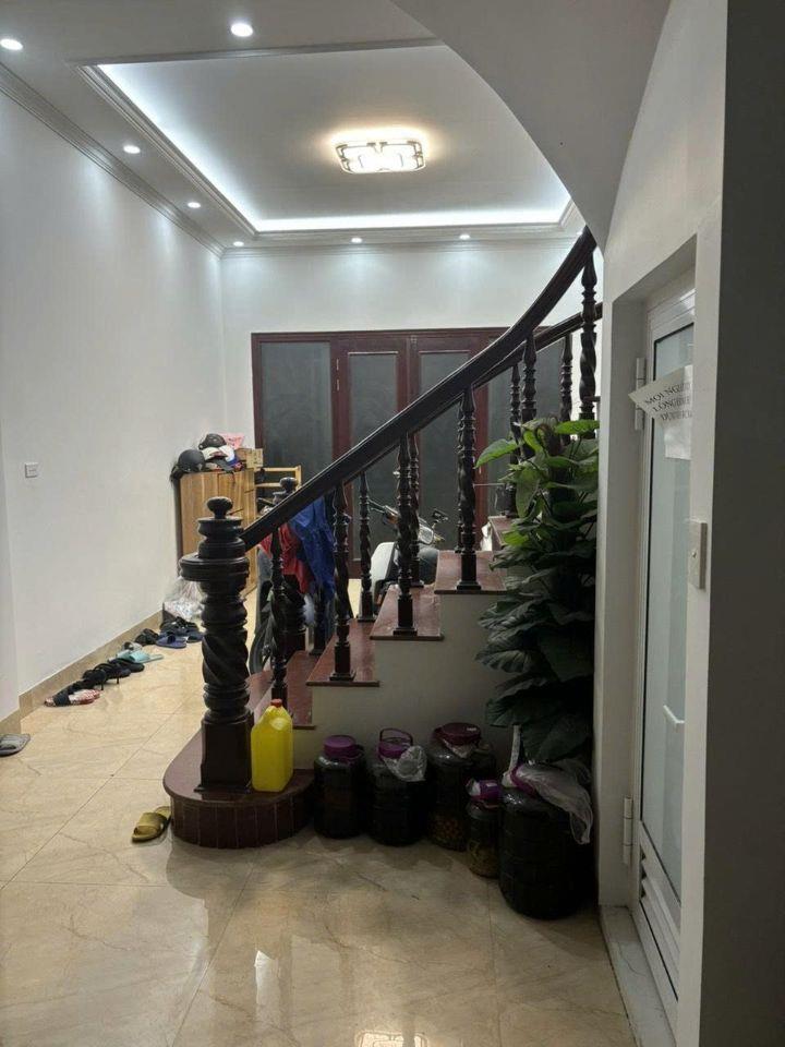 Cho thuê nhà ngõ Ô TÔ 215 Trần Quốc Hoàn, Cầu Giấy 45m*6T(8 phòng) giá 24tr