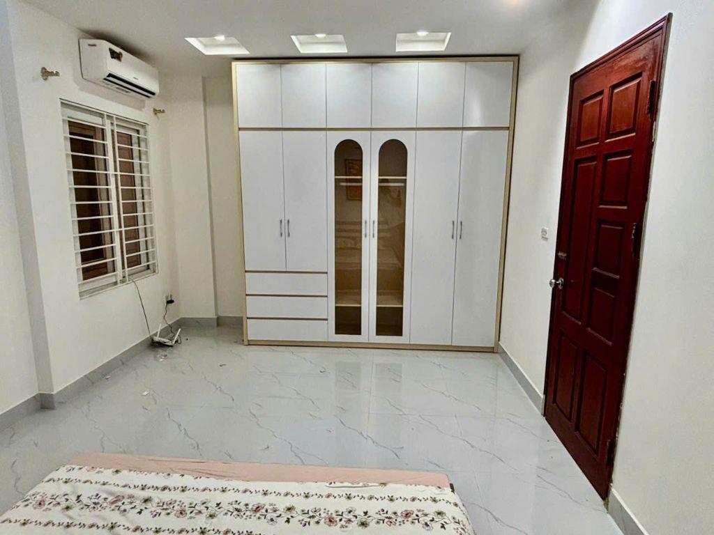 Cho thuê nhà sạch đẹp FULL ĐỒ, Ở NHÓM Hoàng Quốc Việt, Cầu Giấy 40m x 5T _15 triệu