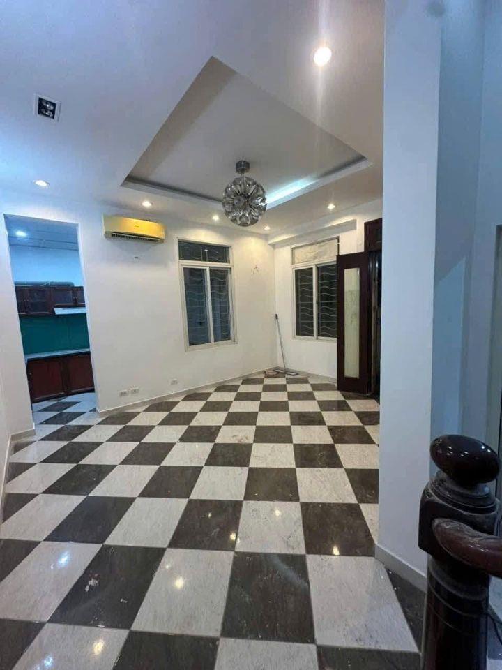 Nhà ngõ 92 Cửa Bắc, Ba Đình 50m x 5T giá 16 triệu SƠN SỬA ĐẸP