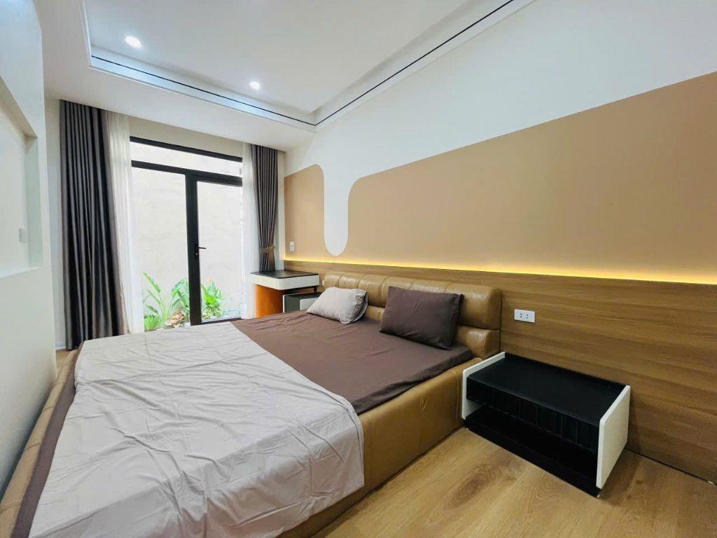 Nhà đẹp có sân vườn ngõ 24 Nguyễn Công Hoan, Ba Đình 60m x 4.5T giá 18 triệu