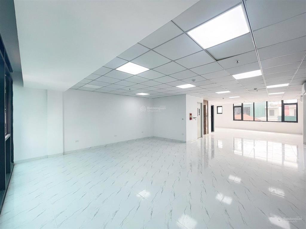 Cho thuê nguyên căn mặt phố xã đàn  mới 100%  full kính chỉ từ 145tr/tháng