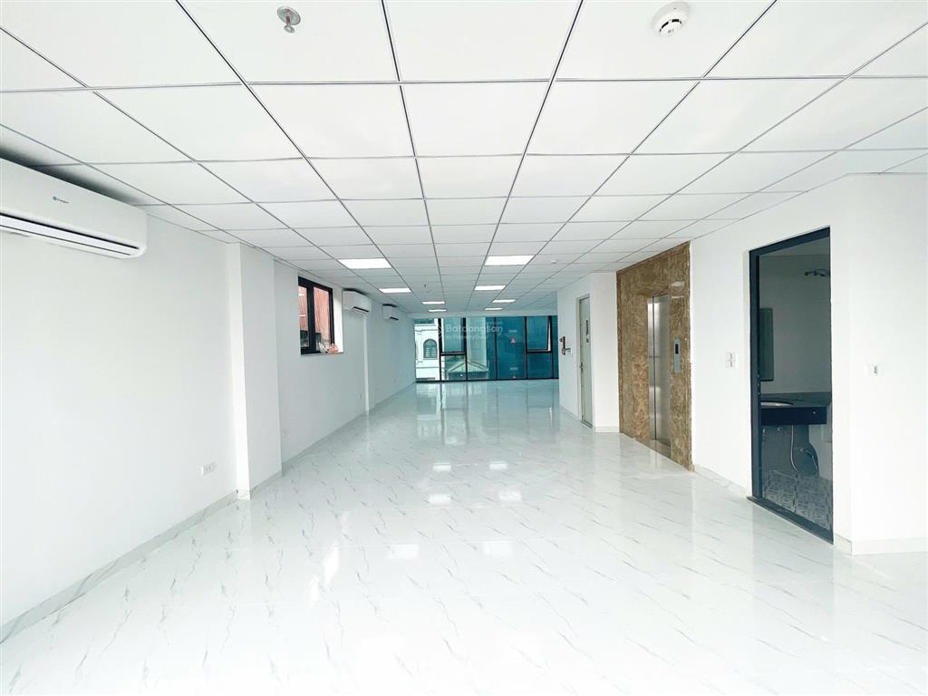 Cho thuê nguyên căn mặt phố xã đàn  mới 100%  full kính chỉ từ 145tr/tháng