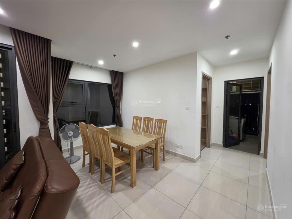 Ch 2pn+ 69m2 view hồ bơi  đông nam  full nt  tầng trung  sẵn sổ  3ty15