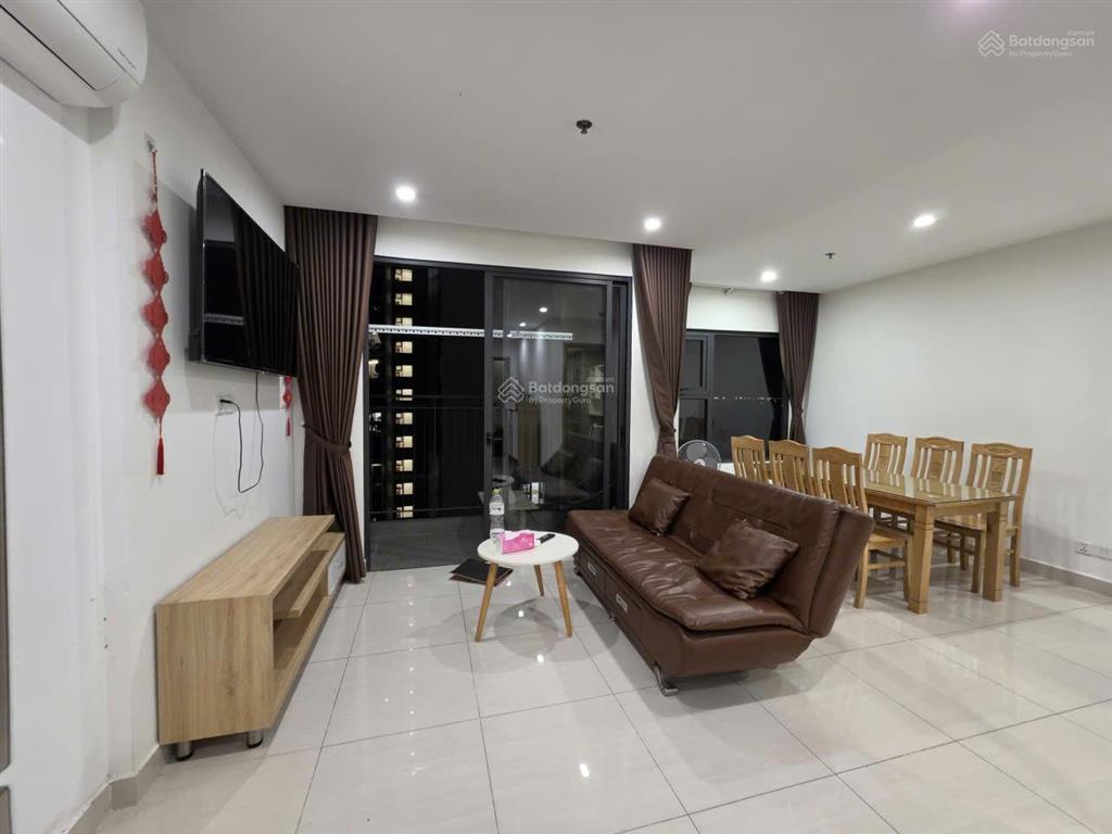 Ch 2pn+ 69m2 view hồ bơi  đông nam  full nt  tầng trung  sẵn sổ  3ty15