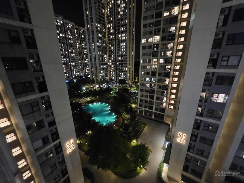 Ch 2pn+ 69m2 view hồ bơi  đông nam  full nt  tầng trung  sẵn sổ  3ty15
