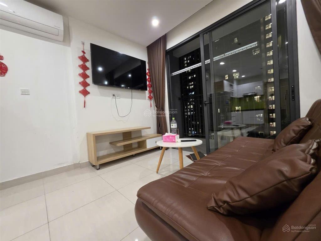 Ch 2pn+ 69m2 view hồ bơi  đông nam  full nt  tầng trung  sẵn sổ  3ty15