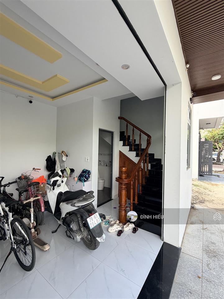 Đất lành, bán căn góc 2 mặt tiền đường 16m, hướng mát mẻ kinh doanh, dtxd 154m² đã hoàn công