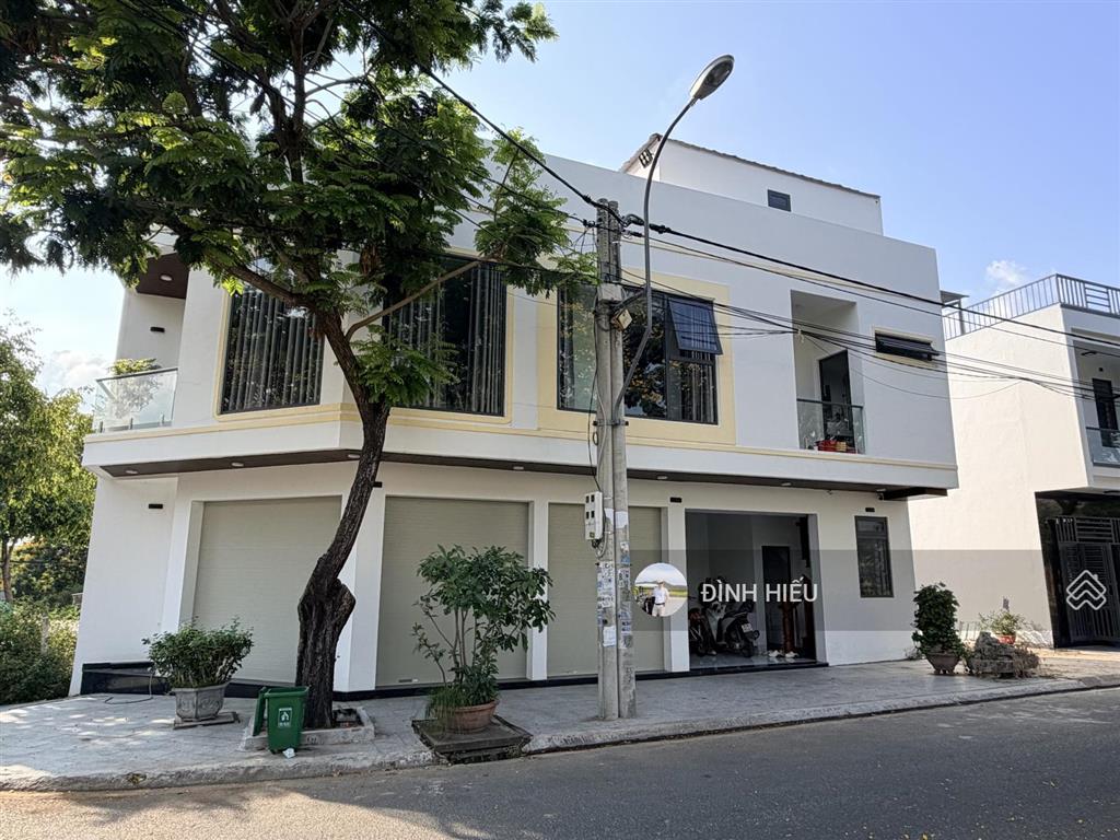 Đất lành, bán căn góc 2 mặt tiền đường 16m, hướng mát mẻ kinh doanh, dtxd 154m² đã hoàn công