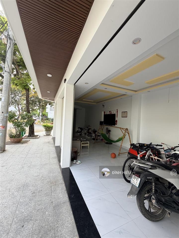Đất lành, bán căn góc 2 mặt tiền đường 16m, hướng mát mẻ kinh doanh, dtxd 154m² đã hoàn công