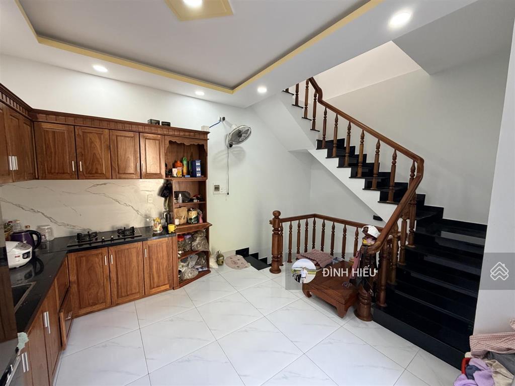 Đất lành, bán căn góc 2 mặt tiền đường 16m, hướng mát mẻ kinh doanh, dtxd 154m² đã hoàn công