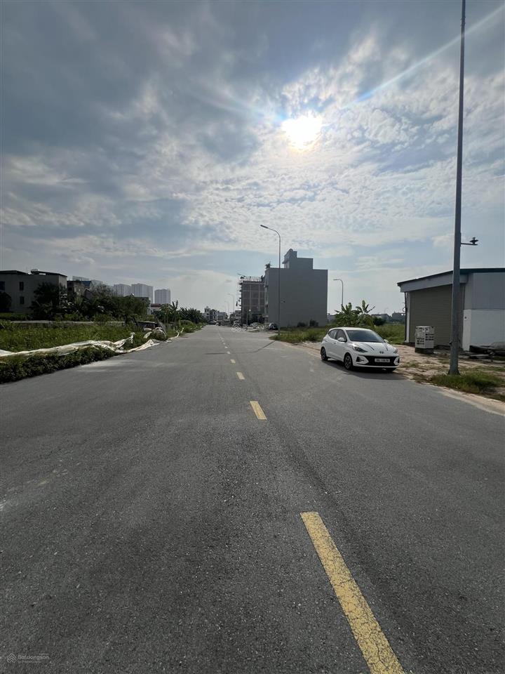 Chuyển nhượng 80m đất dịch vụ đông hội 2 mặt thoáng đường trước nhà 25m nhìn ra đường dẫn tứ liên