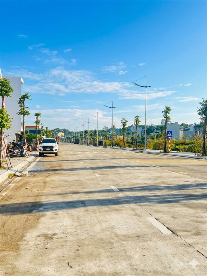 Đất mặt đường 27m cạnh trường ngô quyền