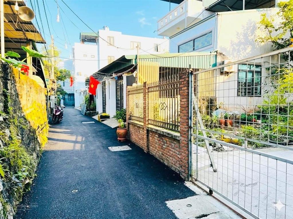 Ô góc ngõ 20 cao xanh giá rẻ nhất thị trường. đường bằng ô tô