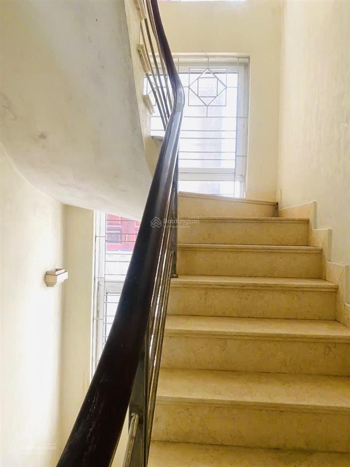 Toà nhà văn phòng phố lê chân. diện tích 136m2. mặt tiền 9,7m