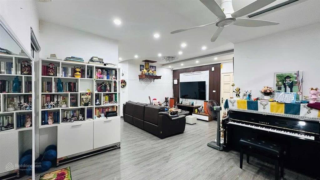 Bán nhà vũ ngọc phan đống đa 50m2 x 5 tầng x mt 4.8m  15 tỷ gara ô tô tránh lô góc! 0966 182 ***.