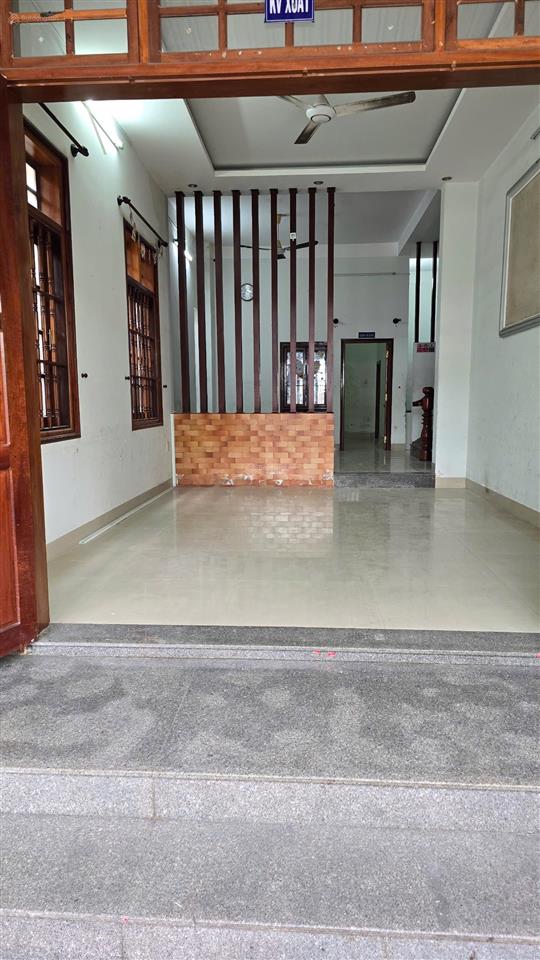 Bán nhà 2 tầng mặt tiền đường bửu đóa  nha trang , ngang 8.15m cách biển 1km, đường 20m