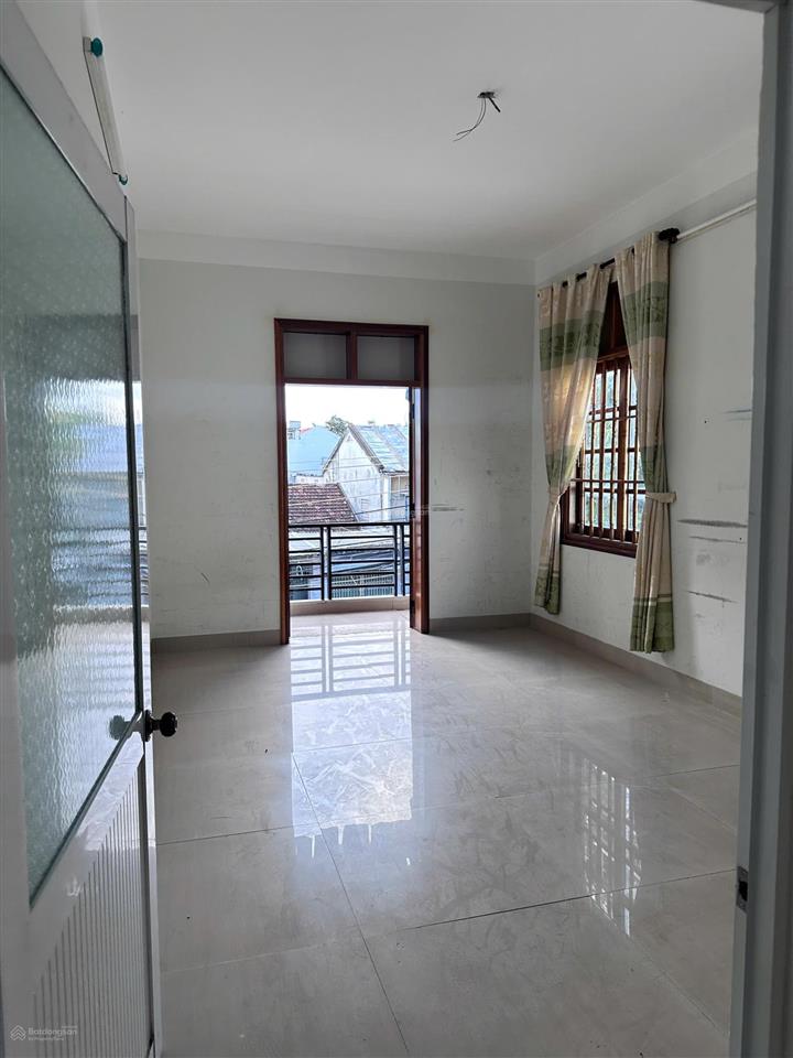 Bán nhà 2 tầng mặt tiền đường bửu đóa  nha trang , ngang 8.15m cách biển 1km, đường 20m