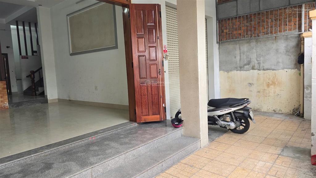 Bán nhà 2 tầng mặt tiền đường bửu đóa  nha trang , ngang 8.15m cách biển 1km, đường 20m