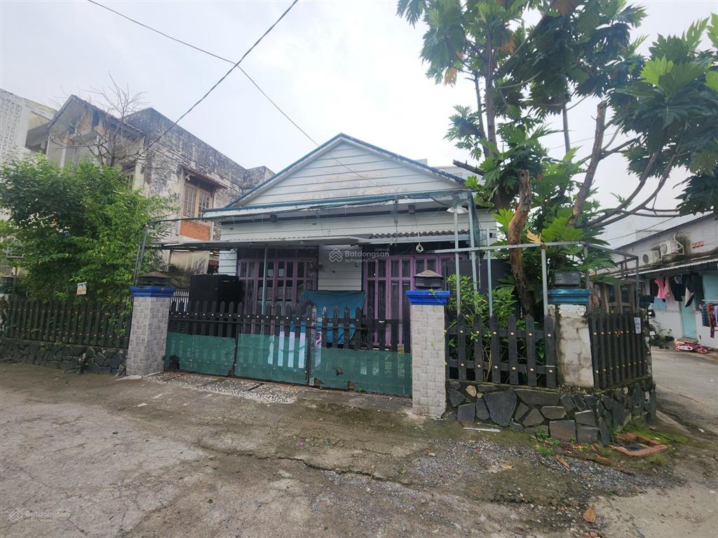 Chỉ 9.5 tỷ  lô góc  208m2 (12.6m x 16m)  cách lã xuân oai 150m