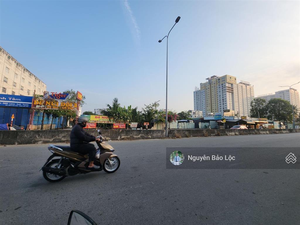 Mt liên phường  lô góc  ngay võ chí công. 477m²  xây được 1 hầm, 9 tầng