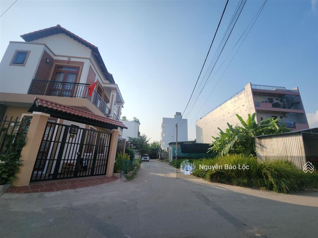 Góc 2mt  98m2  7,29 tỷ. đường 7m phân lô  bưng ông thoàn  gần liên phường