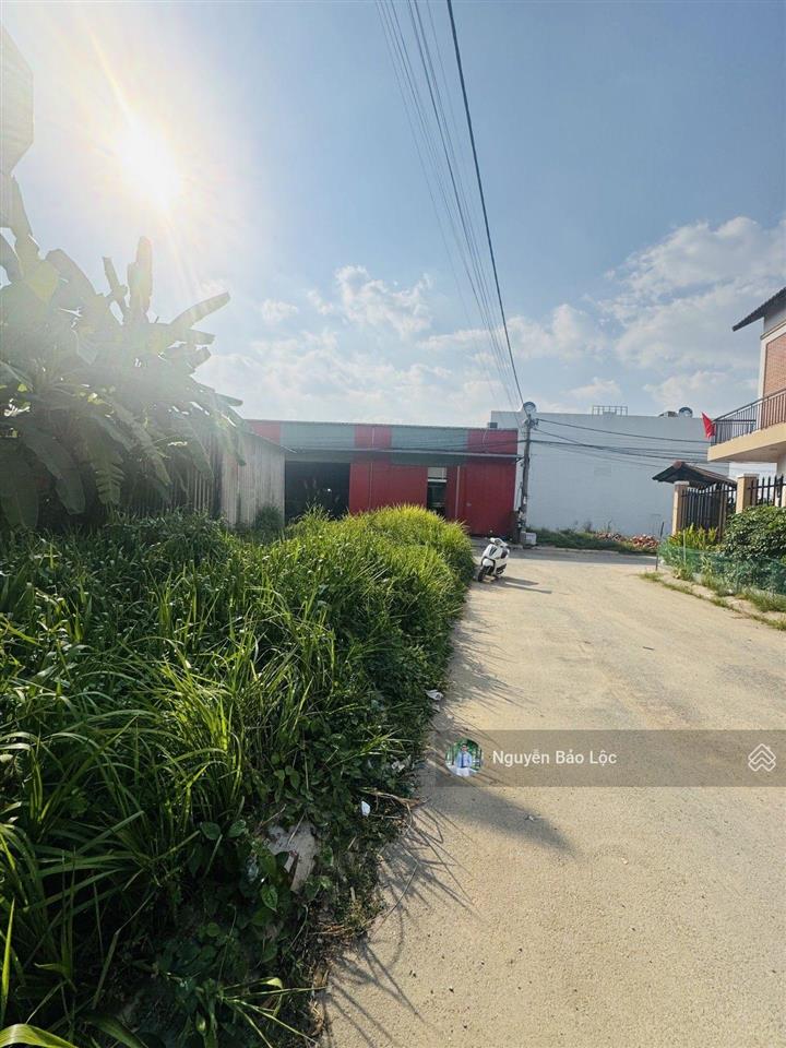 Góc 2mt  98m2  7,29 tỷ. đường 7m phân lô  bưng ông thoàn  gần liên phường