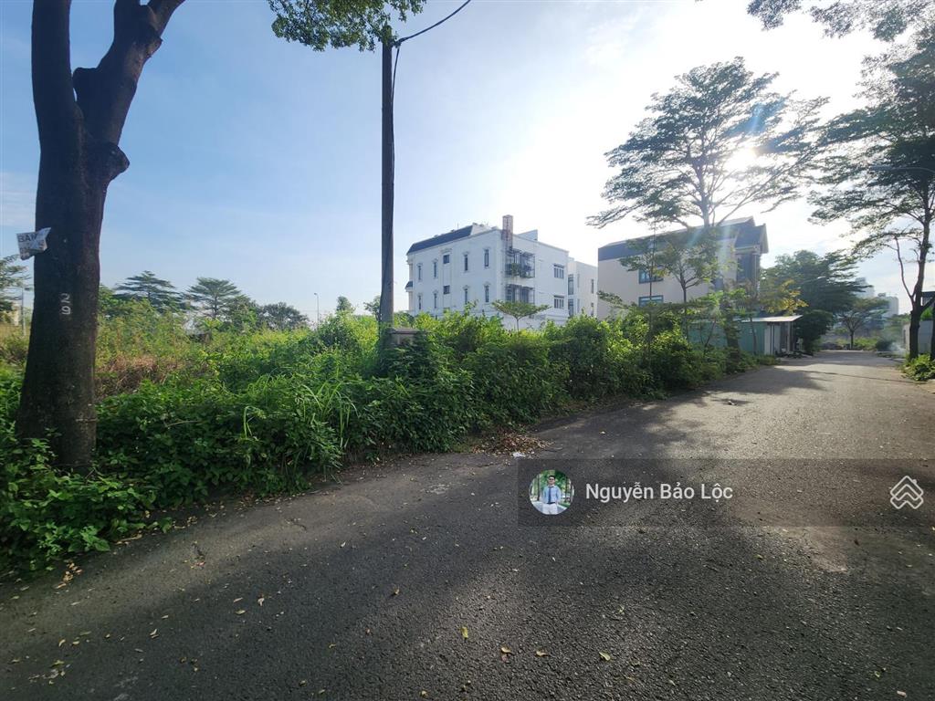 Ngộp bank  160m2 (8m x 20m)  đường 10m  10,5 tỷ