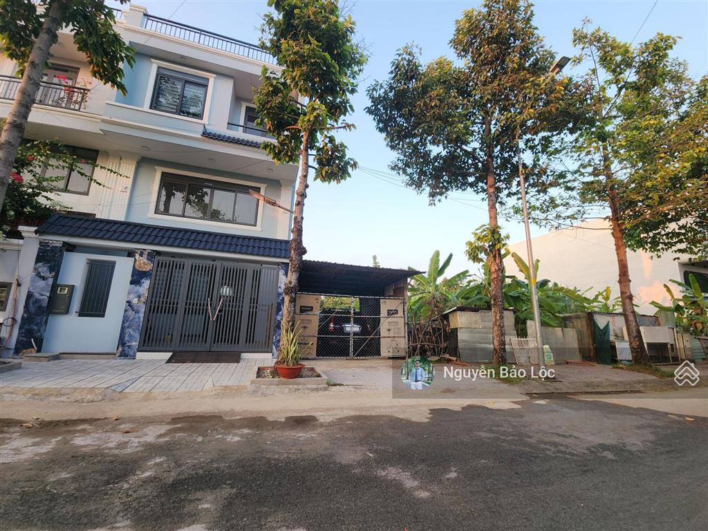 Bưng ông thoàn 1 sẹc  liên phường  100m2  ngang 5.7  đường 20m. giá chỉ 6.5 tỷ còn tl