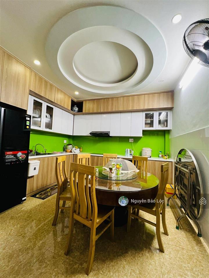 Hiệp phú  nhà 3 tầng siêu đẹp và chắc chắn nhưng không hoàn công, mua ở thì phù hợp.