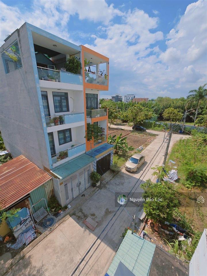 Nhà đẹp giá tốt  sát lò lu  56m2  4pn 3wc  5.6 tỷ. đường 6m ô tô đỗ