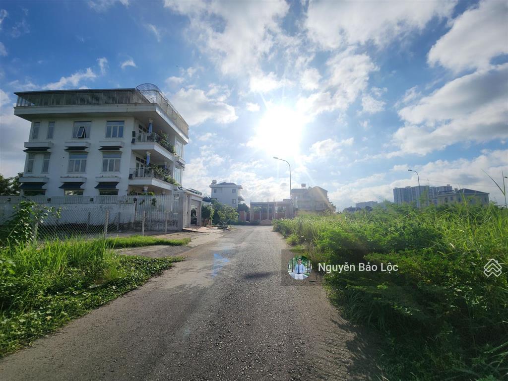 300m² (15x20m)  22.2 tỷ  đối diện the global city