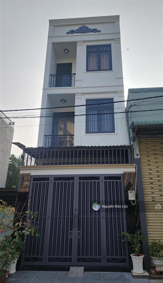 Nhà mới 3 tầng  68m2  đường phân lô  kế chợ long trường  chỉ 6,x tỷ
