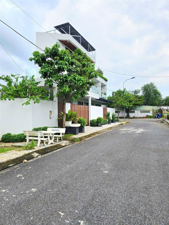 Sát đông tăng long  110m2(5x22)  4.x tỷ  đường ô tô đậu đỗ.