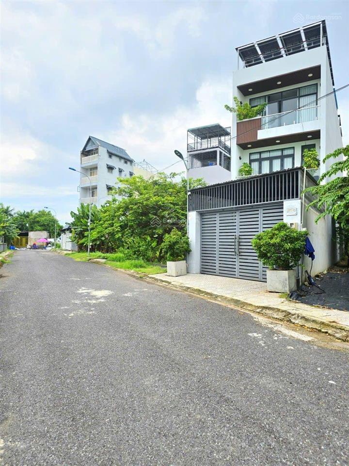Sát đông tăng long  110m2(5x22)  4.x tỷ  đường ô tô đậu đỗ.