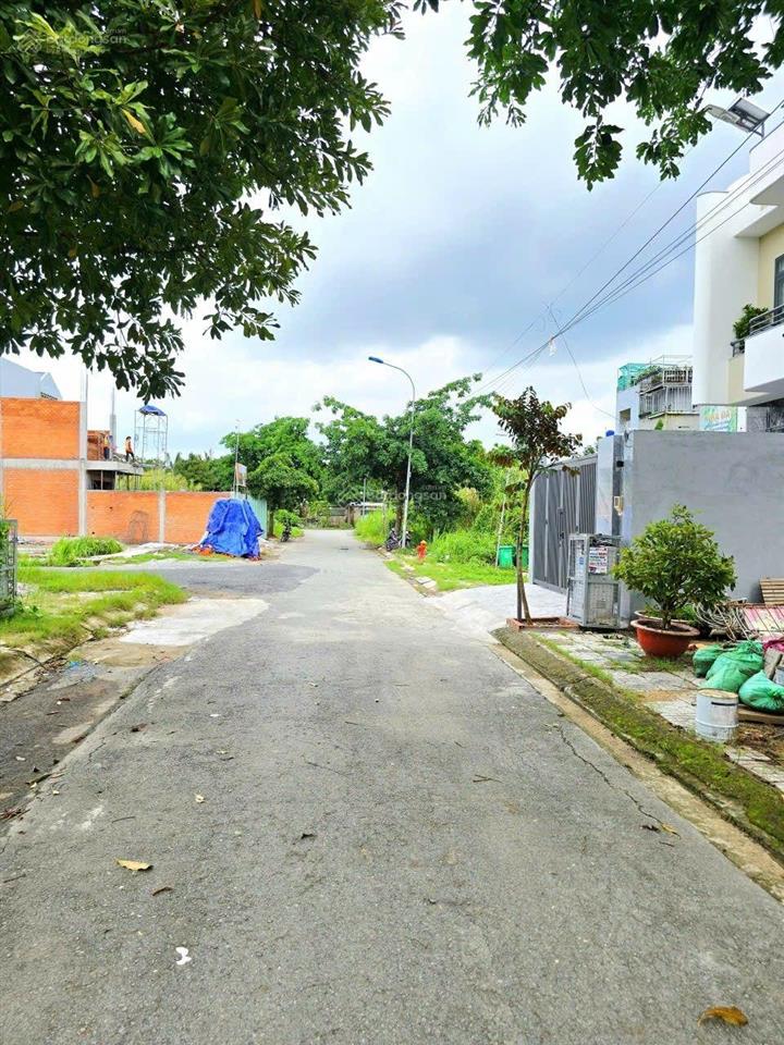 Sát đông tăng long  110m2(5x22)  4.x tỷ  đường ô tô đậu đỗ.