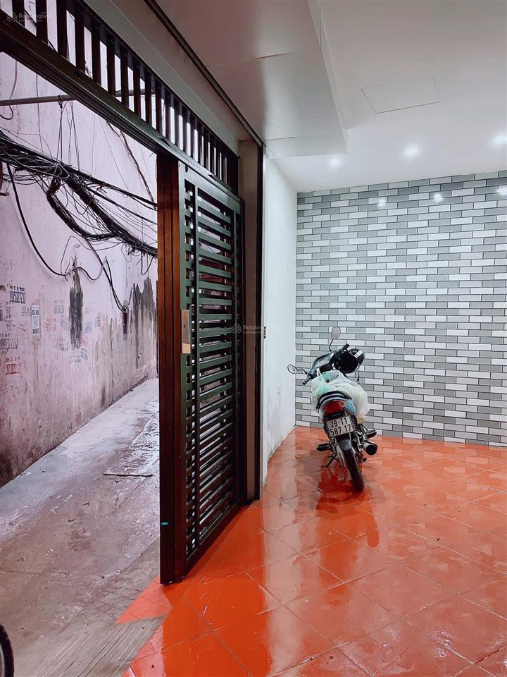 Studio 47 văn cao 4,8tr cửa sổ full kính, ô tô đỗ cửa, sát mặt đường lớn. 0989 755 *** (chính chủ).