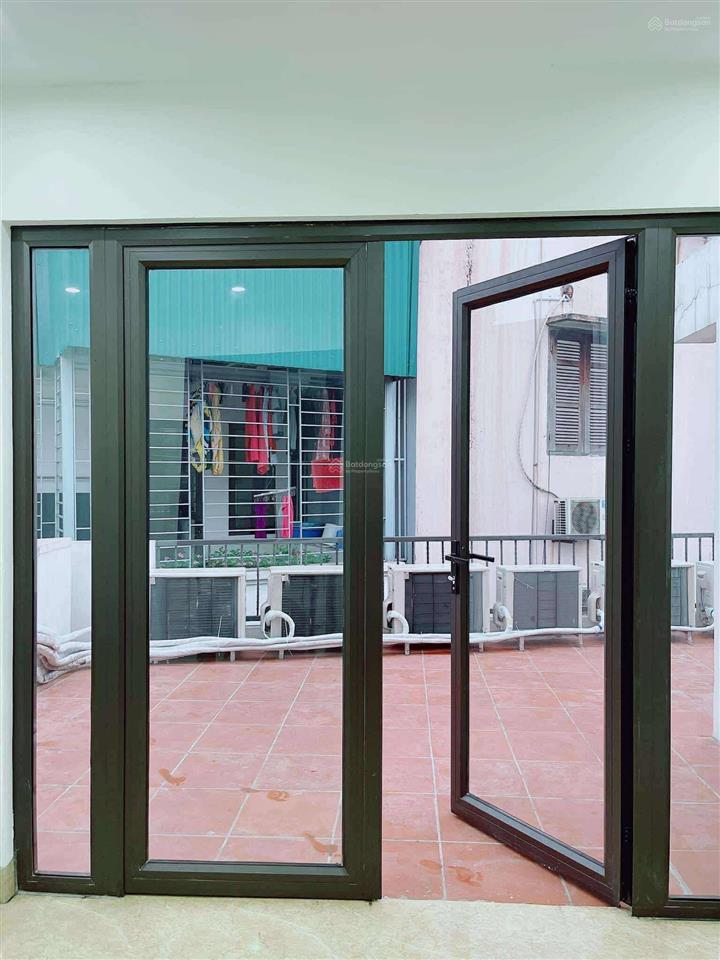 Studio 47 văn cao 4,8tr cửa sổ full kính, ô tô đỗ cửa, sát mặt đường lớn. 0989 755 *** (chính chủ).