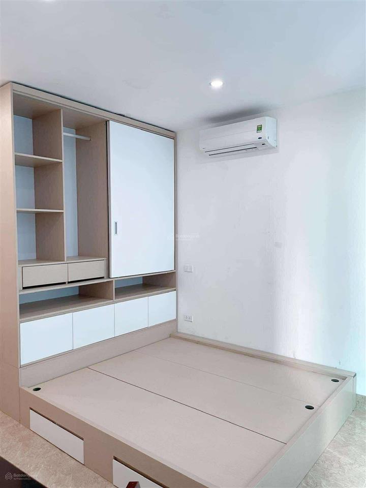 Studio 47 văn cao 4,8tr cửa sổ full kính, ô tô đỗ cửa, sát mặt đường lớn. 0989 755 *** (chính chủ).