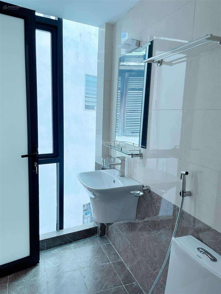 Studio 47 văn cao 4,8tr cửa sổ full kính, ô tô đỗ cửa, sát mặt đường lớn. 0989 755 *** (chính chủ).