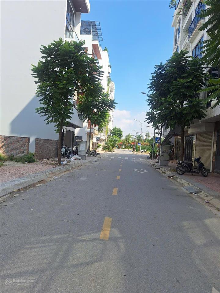 Bán đất khu tái định cư ngọc thụy 80m2 mặt tiền 5,6m. mặt đường chính 12m, vỉa hè rộng, ô tô tránh