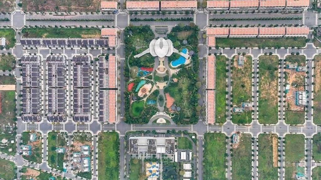 Gem sky world long thành có lỗ cắt lỗ sâu vị trí đẹp, gần sân bay, kcn  mua là có lợi thế ngay