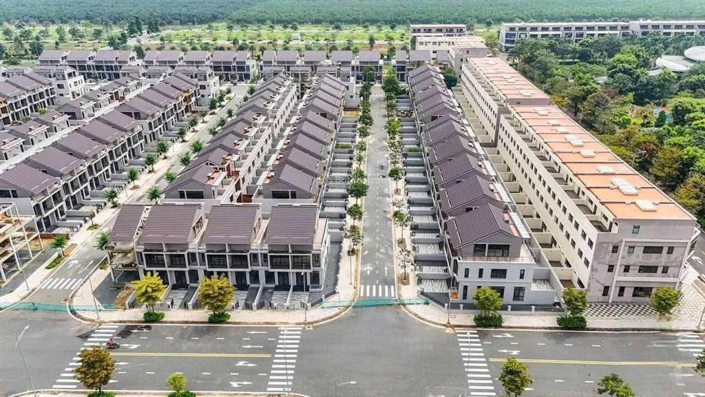 Gem sky world long thành có lỗ cắt lỗ sâu vị trí đẹp, gần sân bay, kcn  mua là có lợi thế ngay