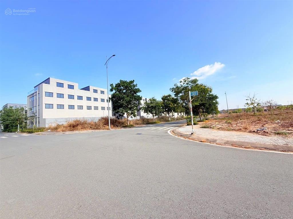 Gem sky world đất sổ riêng 100m đường 16m sát sân bay kcn bao quanh giá còn mềm!