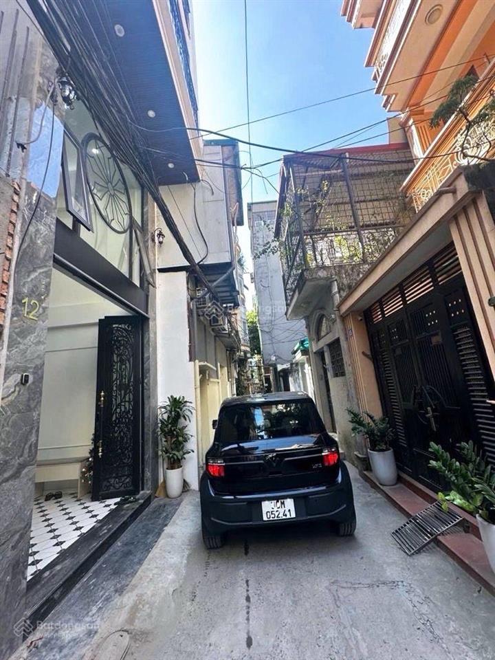 Vip cầu giấy 47m 5 tầng một bước ra ô tô  vf3 đỗ cửa  nhà dân xây  sổ hoa hậu vuông nét